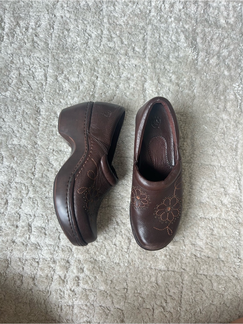 Ariat women’s brown leather clogs western-style slip-on mules size 8